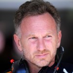 El director del equipo Red Bull Christian Horner observa desde los pits la segunda práctica del Gran Premio de Francia, en el circuito de Le Castellet, el 22 de julio de 2022. (AP Foto/Manu Fernández, Archivo)