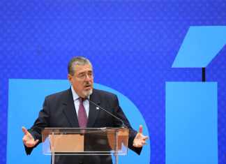 En mayo podría reflejarse disminución del salario de Bernardo Arévalo El presidente Bernardo Arévalo durante una conferencia de prensa. Foto: Gobierno de Guatemala/La Hora