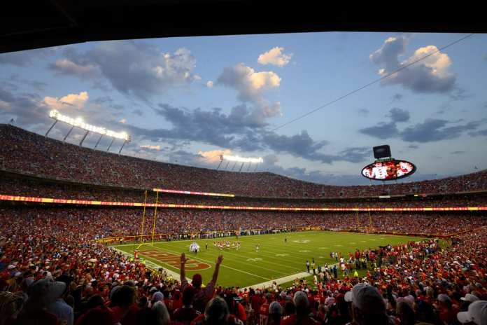 Vista del estadio Arrowhead durante el partido de la NFL entre los Chiefs de Kansas City y los Lions de Detroit, el jueves 7 de septiembre de 2023, en Kansas City, Missouri. Foto:Reed Hoffmann-AP/La Hora