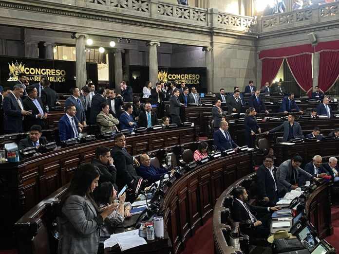 Los diputados que más se han ausentado en el primer mes de trabajo son de la bancada VAMOS. Foto: José Orozco/La Hora