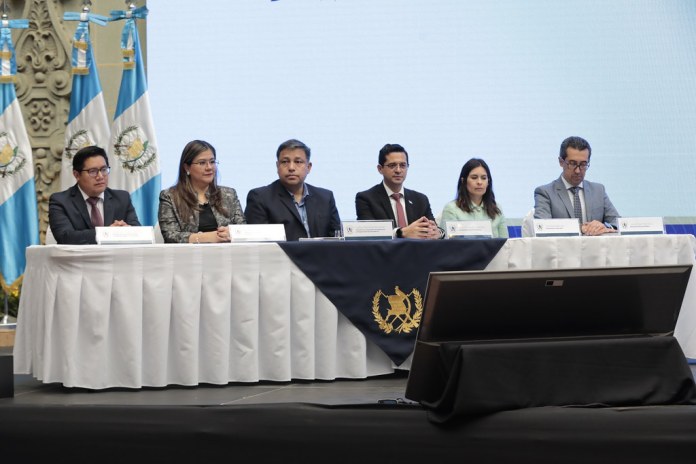 Edie Cux, Karla Argentina Gómez Rivera, Carlos Mendoza, Juan Gerardo Guerrero, Claudia Palencia, Jonathan Menkos.