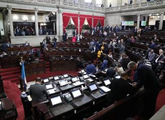 La iniciativa de ley de Tarjetas de Crédito ha dividido a diputados, que el próximo jueves pueden aprobar en redacción final. Foto: Congreso