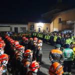 Elementos de varios cuerpos de socorro y del Ejército de Guatemala participan en las acciones para sofocar las llamas en el Volcán de Agua. Foto: Conred