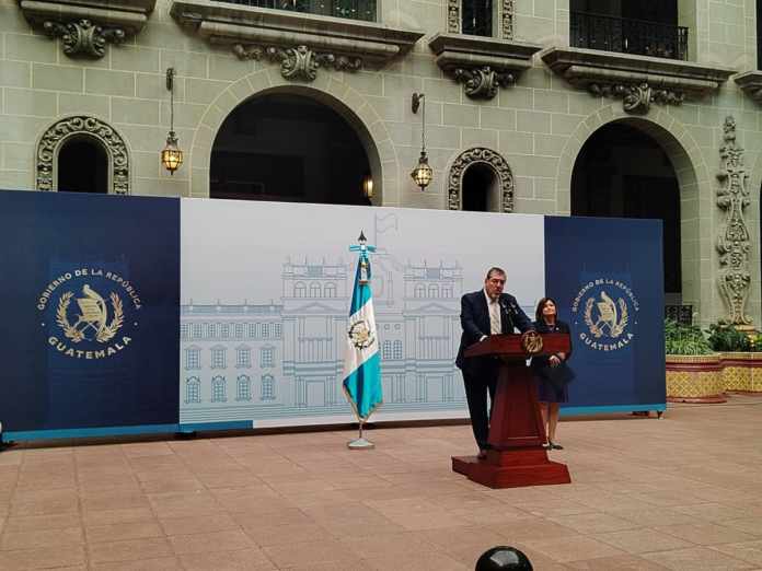 El presidente, Bernardo Arévalo, en conferencia de prensa en el interior del Palacio Nacional de la Cultura. Foto: Hedy Quino/La Hora