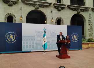 Bernardo Arévalo presenta declaración patrimonial; asegura que la hará pública después El presidente, Bernardo Arévalo, en conferencia de prensa en el interior del Palacio Nacional de la Cultura. Foto: Hedy Quino/La Hora