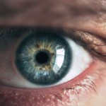 Límpiese las lagañas de alrededor del ojo, esta es la manera correcta, humedezca una bolita de algodón o un paño con agua tibia (no caliente), y limpie suavemente. Foto: Victor Freitas en Pexels/La Hora