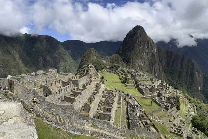 Archivo- Vista general de las antiguas ruinas incas de Machu Picchu en el valle de Urubamba, a setenta y dos kilómetros de la ciudad andina de Cusco. Foto: Carolina Paucar-AFP/La Hora