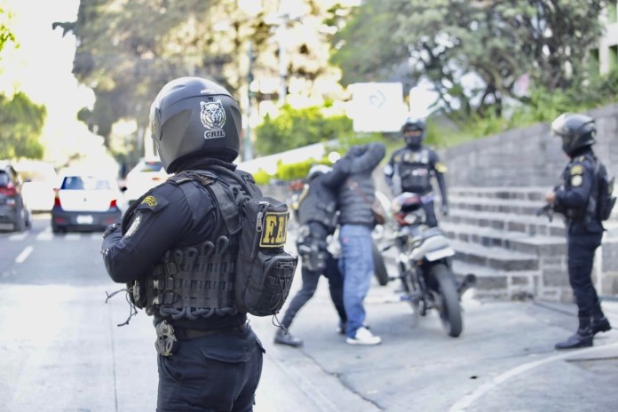 Autoridades fortalecen las medidas de seguridad en las zonas 9 y 10 de la capital. Foto: PNC