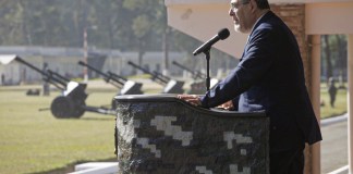 El presidente Bernardo Arévalo asistió este sábado a un evento por el aniversario de las Fuerzas de Tierra del Ejército. Foto Bernardo Arévalo