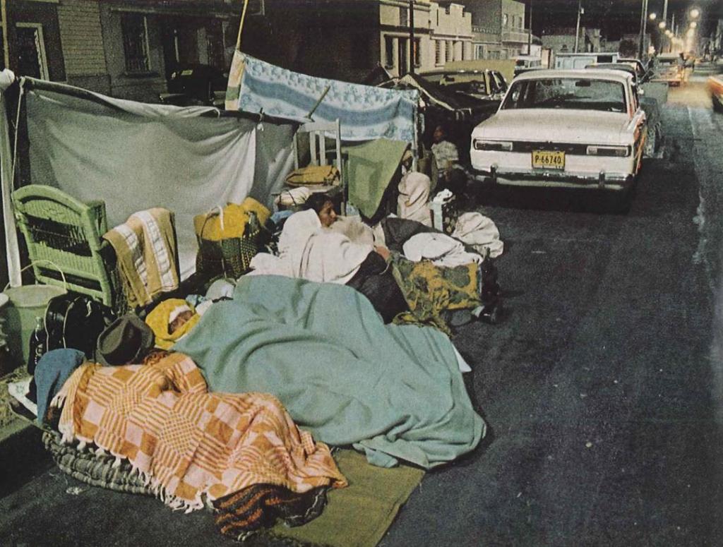 Foto National GeographicAlgunas personas dormían fuera de sus viviendas por el temor a nuevos sismos.