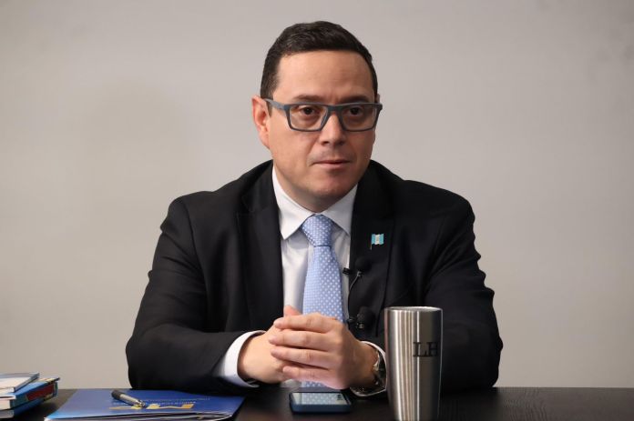 En el segmento Cara a Cara, el secretario general del Ministerio Público (MP), Ángel Pineda. 