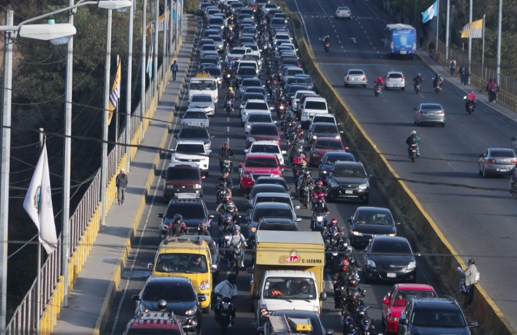 El parque vehicular de motos ha aumenta de forma vertiginosa después de la pandemia. Foto La Hora / José Orozco. 