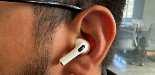 Existen medidas preventivas para cuidar a nuestros oídos de los posibles daños del uso excesivo de los audífonos, uno de ellos es medir el tiempo que se utilizan. (Foto La Hora: Marysabel Aldana)