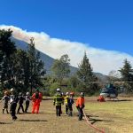 El Ejército de Guatemala informó que mantiene desplegado a un equipo que busca sofocar el incendio en el Volcán de Agua.