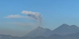 La vista que se tiene desde la ciudad, por la erupción del Volcán de Fuego. (Foto La Hora: Marysabel Aldana)