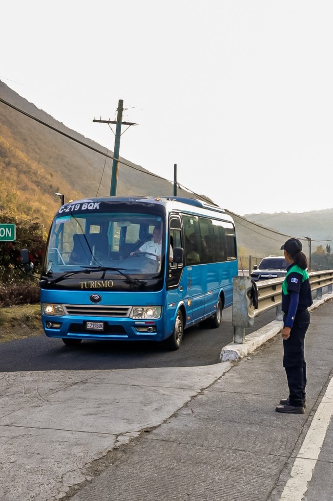 Los buses que transportarán a las personas están disponibles desde las 7:00. (Foto La Hora: Cortesía, Ayuntamiento de la Antigua Guatemala)