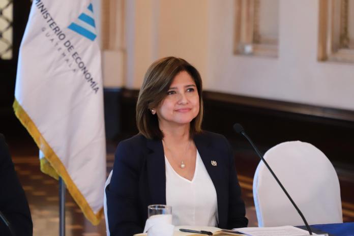 La vicepresidenta Karin Herrera afirmó que el gobierno no tiene rencillas con la Fiscal General, Consuelo Porras. Foto: Gobierno de Guatemala