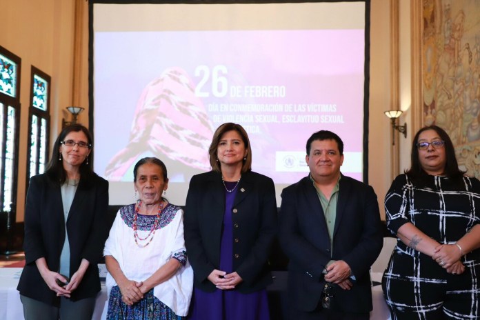 La vicepresidenta, Karin Herrera, participa en la conmemoración del octavo aniversario de la sentencia del caso Sepur Zarco. Foto: Gobierno de Guatemala