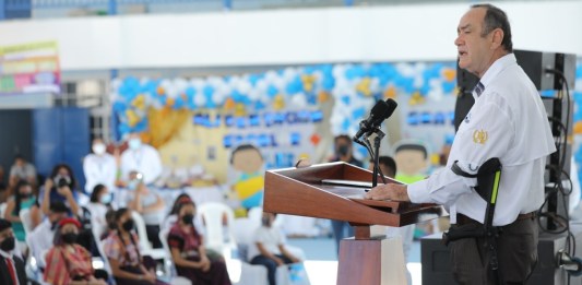 El expresidente Alejandro Giammattei lidera la inauguración del Ciclo Escolar 2022 y de la Escuela Bicentenario en Finca La Industria, Escuintla.