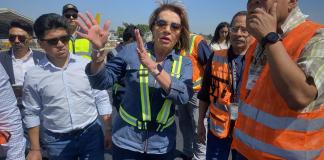 La ministra Jazmín de la Vega dio declaraciones durante la supervisión de la pista del Aeropuerto La Auroroa. Foto: José Orozco