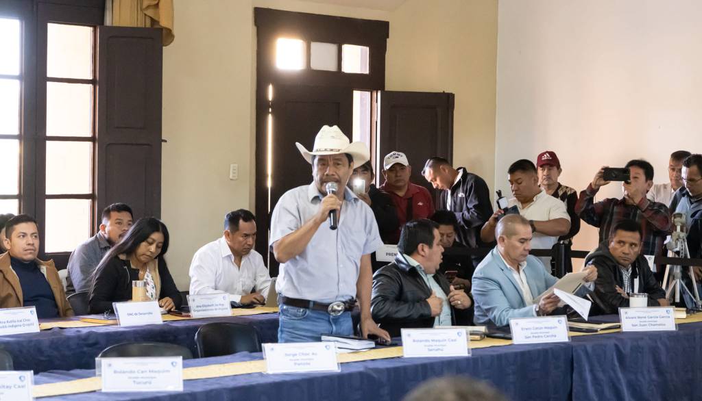 Integrantes del Codede de Alta Verapaz, en la primera reunión para conformar la comisión que elaborará la terna de candidatos a gobernador. Foto / Codede Alta Verapaz. 