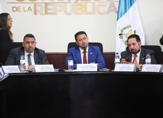 El presidente del Congreso, Nery Ramos, informó que se revisará el listado de candidatos a magistrados suplentes del TSE. Foto: Congreso/La Hora