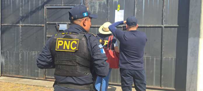 Autoridades realizaron un allanamiento en un predio. Foto: PNC