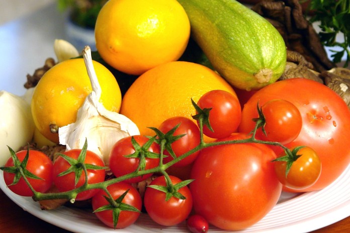Las frutas y verduras ayudarán a fortalecer el sistema inmune. (Foto La Hora: Mikele Designer en Pixabay)