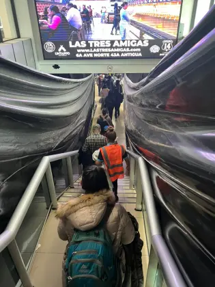 Aparte de la incomodidad la suspensión de trabajos da un mal aspecto a la terminal aérea. 