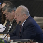 El canciller Carlos Ramiro Martínez, acompañado del ministro de Gobernación, Francisco Jiménez (a su derecha) y del asesor presidencial, Francisco Villagrán (a su izquierda). Foto / captura de pantalla.