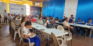 Los inspectores de saneamiento básico de Suchitepéquez se reunieron para recibir instrucciones respecto a las acciones a tomar en la feria del Carnaval de Mazatenango.