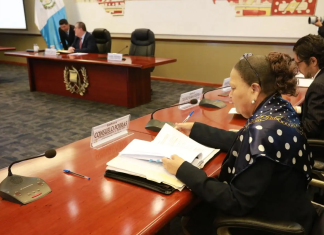 La fiscal general Cosuelo Porras, durante la reunión del pasado 29 de enero, en la que llegó, saludó y luego se retiró. Foto / MP.