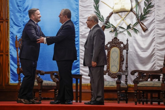 Tobin John Bradley presentó su carta credencial como embajador plenipotenciario de los Estados Unidos de América. Foto: Gobierno de Guatemala/La Hora