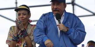 De izquierda a derecha: Rosario Murillo y Daniel Ortega, primera dama y presidente de Nicaragua, respectivamente. Foto: AP