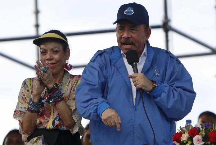 De izquierda a derecha: Rosario Murillo y Daniel Ortega, primera dama y presidente de Nicaragua, respectivamente. Foto: AP