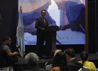 El ministro de Finanzas, Jonathan Menkos, en el relanzamiento de la Mesa Interinstitucional para el análisis de la Calificación de Guatemala. Foto: José Orozco