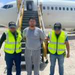 Guatemalteco deportado de Estados Unidos fue capturado luego de ser deportado, debido a que en 2018 se ordenó su detención. Foto: Migración