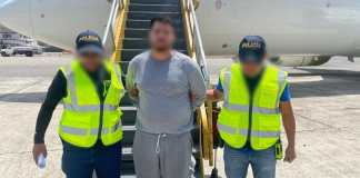 Guatemalteco deportado de Estados Unidos fue capturado luego de ser deportado, debido a que en 2018 se ordenó su detención. Foto: Migración