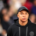 Kylian Mbappé del PSG se aleja del campo después del partido de fútbol de la Liga Francesa Uno entre Mónaco y Paris Saint-Germain en el Stade Louis II de Mónaco, marzo de 2024. Foto: Daniel Cole-AP/La Hora