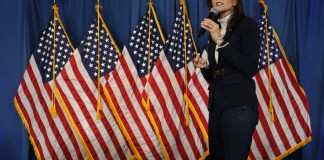 La precandidata presidencial republicana Nikki Haley habla en un evento de campaña el domingo 3 de marzo de 2024, en Portland, Maine. (AP Foto/Reba Saldanha)