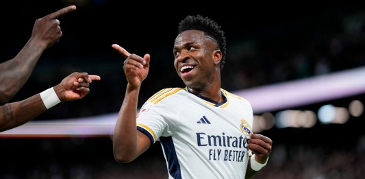 Vinicius Junior celebra tras marcar el primer gol del Real Madrid en la victoria 4-0 ante Celta en la liga española, el domingo 10 de marzo de 2024, en Madrid. Foto: Manu Fernández-AP/La Hora