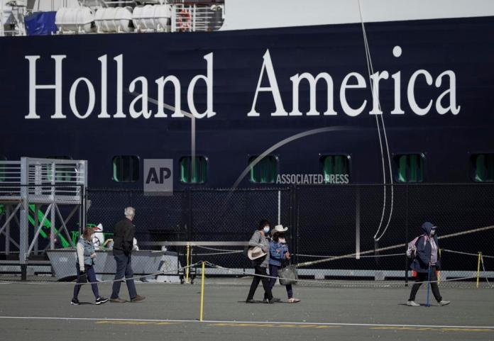 ARCHIVO - Un crucero de Holland America en Victoria, Canadá, el sábado 9 de abril de 2022. (Darryl Dyck/The Canadian Press vía AP)
