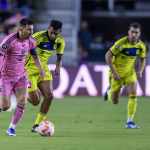 Archivo-Lionel Messi del Inter Miami avanza con el balón en el partido contra Nashville SC por los octavos de final de la Copa de Campeones de la CONCACAF, el miércoles 13 de marzo de 2024, en Fort Lauderdale, Florida. Foto:Michael Laughlin-AP/La Hora