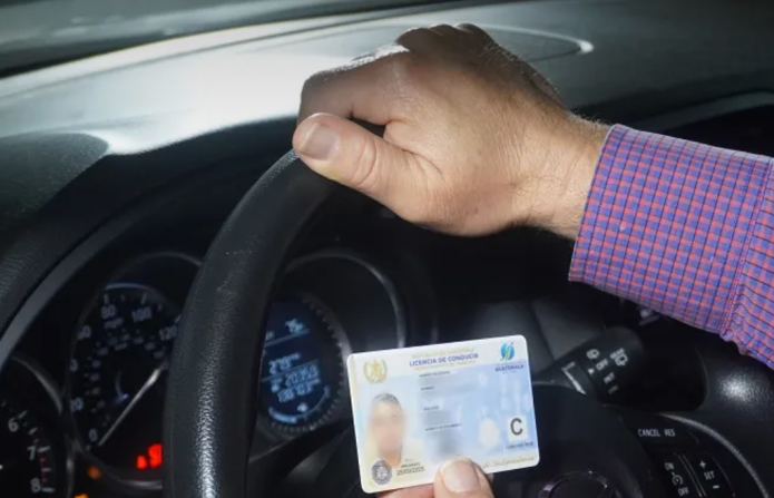 La licencia es el único documento autorizado para conducir vehículo, pero puede ser cancelado o suspendido si no se siguen las reglas. (Foto: PNC Tránsito)