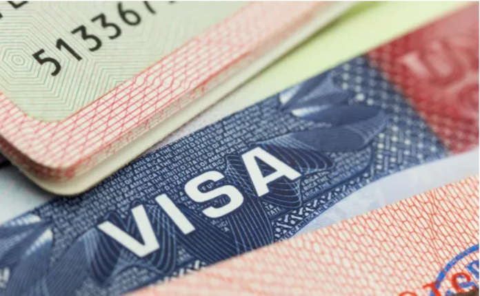 Menores de edad pueden gestionar la Visa de EE.UU. sin entrevista. Foto La Hora / AFP