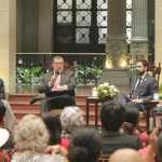 El presidente Bernardo Arévalo participó en una actividad por el tema del lanzamiento del Código de Ética del Organismo Ejecutivo, en la fotografía el exmagistrado del TSE Mario Guerra Roldan y Santiago Palomo de la Comisión anticorrupción. Foto: José Orozco/La Hora