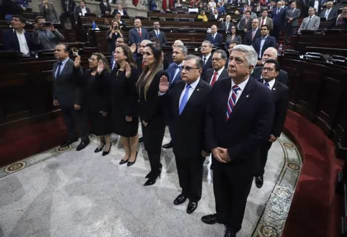 Magistrados electos para el período 2019-2024. Foto: Congreso/La Hora
