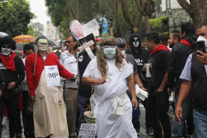 La Justicia es uno de los personajes habituales en la Huelga de Dolores de la Universidad de San Carlos (Usac). Foto: José Orozco/La Hora