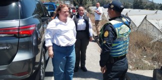 La viceministra de Prevención de la Violencia y el Delito, Mayda Alejandra de León Wantland, visitó el puesto de la PNC en Chimaltenango. Foto: Mingob