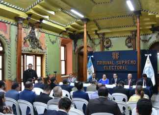 La Comisión de Actualización y Modernización Electoral (CAME) sostiene una reunión de trabajo. Foto: TSE/La Hora